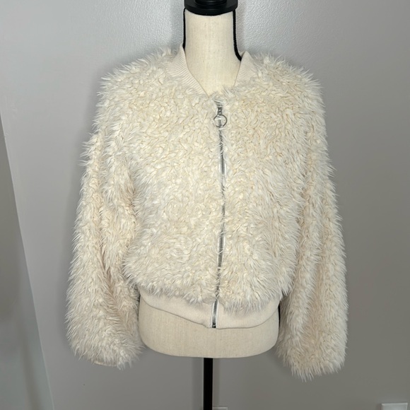 wild fable Jackets & Blazers - Wild Fable White Fuzzy Jacket Sz M (NWT)